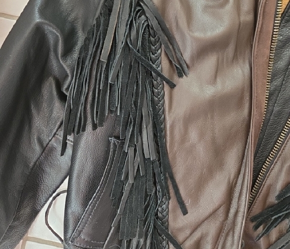 Women's Black Fringe Leather Jacket - Stylish Western-Inspired - Picture 6 of 10